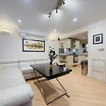 Elegant 4-Story Townhouse Near Victoria Station