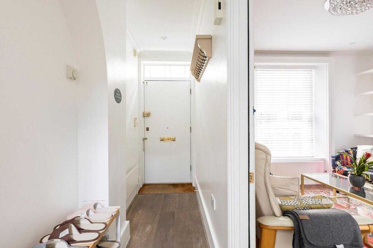 Villa Elegant 4-story Townhouse Near Victoria Station *